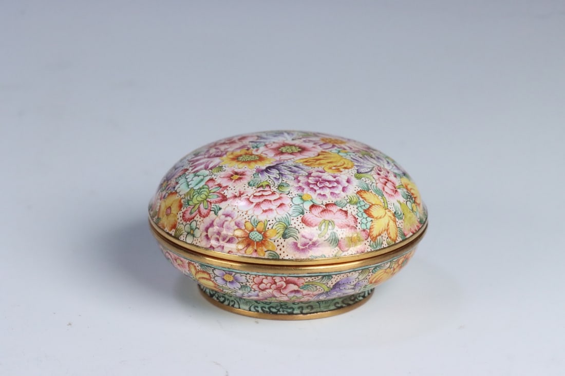 An Exquisite Gilt Bronze Painted Enamel Flower Pattern Box (1 of 9)