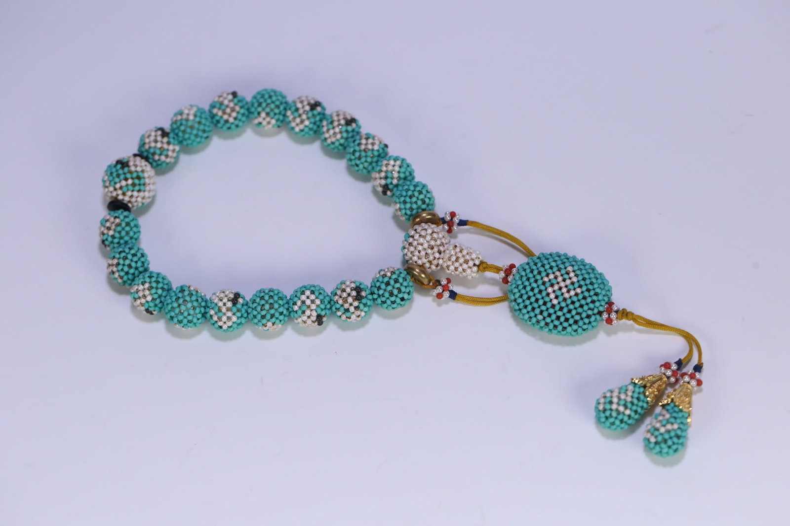 An Exquisite Crystal Inlaid Turquoise Bracelets: An Exquisite Crystal Inlaid Turquoise Bracelets Qing Dynasty, China Size:1.4cm Weight:68g (The Dimensions Of All Batches Are Manually Measured.If You Need More Detailed Information, Please Contact Our