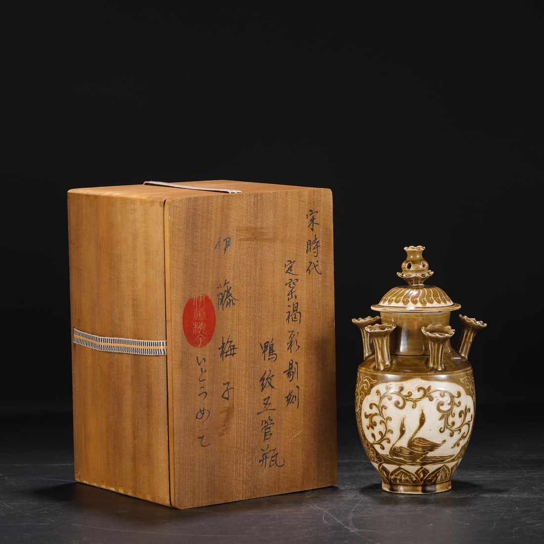 An Exquisite Ding yao Flower and Bird Pattern Jar: An Exquisite Ding yao Flower and Bird Pattern Jar Song Dynasty, China Size:22.5cmx11cm (The Dimensions Of All Batches Are Manually Measured.If You Need More Detailed Information, Please Contact Our Cu