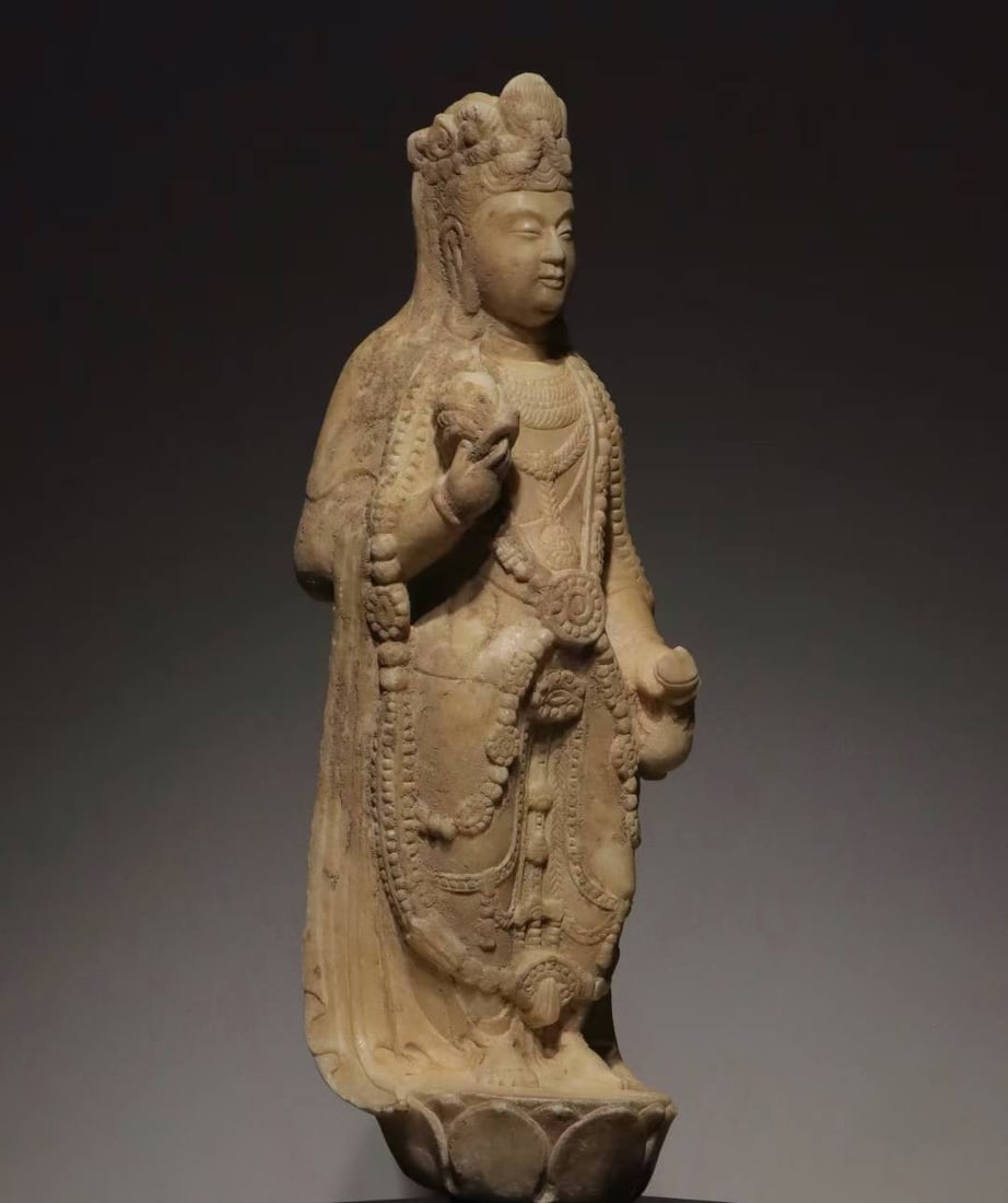 An Exquisite Marble Statue of Bodhisattva: An Exquisite Marble Statue of Bodhisattva Sui Dynasty, China Size:53cm (The Dimensions Of All Batches Are Manually Measured.If You Need More Detailed Information, Please Contact Our Customer Service