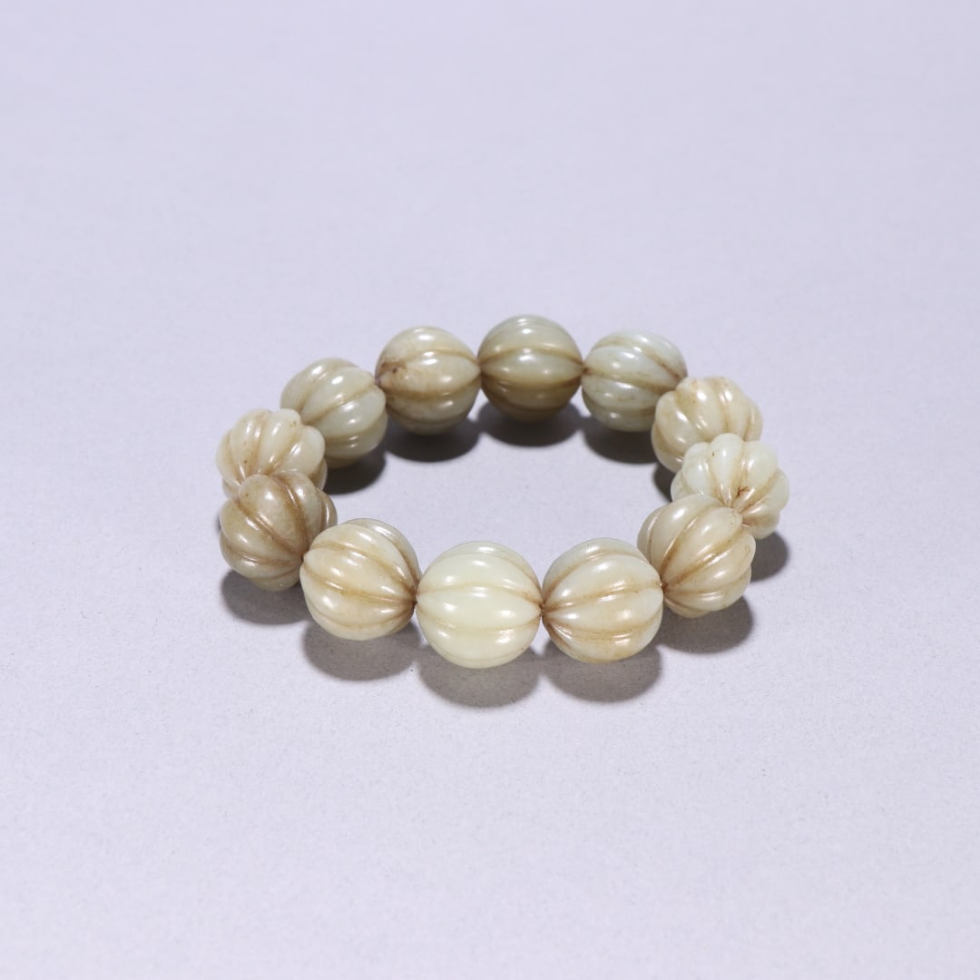 An Exquisite White Jade Bracelets: An Exquisite White Jade Bracelets Qing Dynasty, China Size:1.7cm Weight:86.9g (The Dimensions Of All Batches Are Manually Measured.If You Need More Detailed Information, Please Contact Our Customer Se