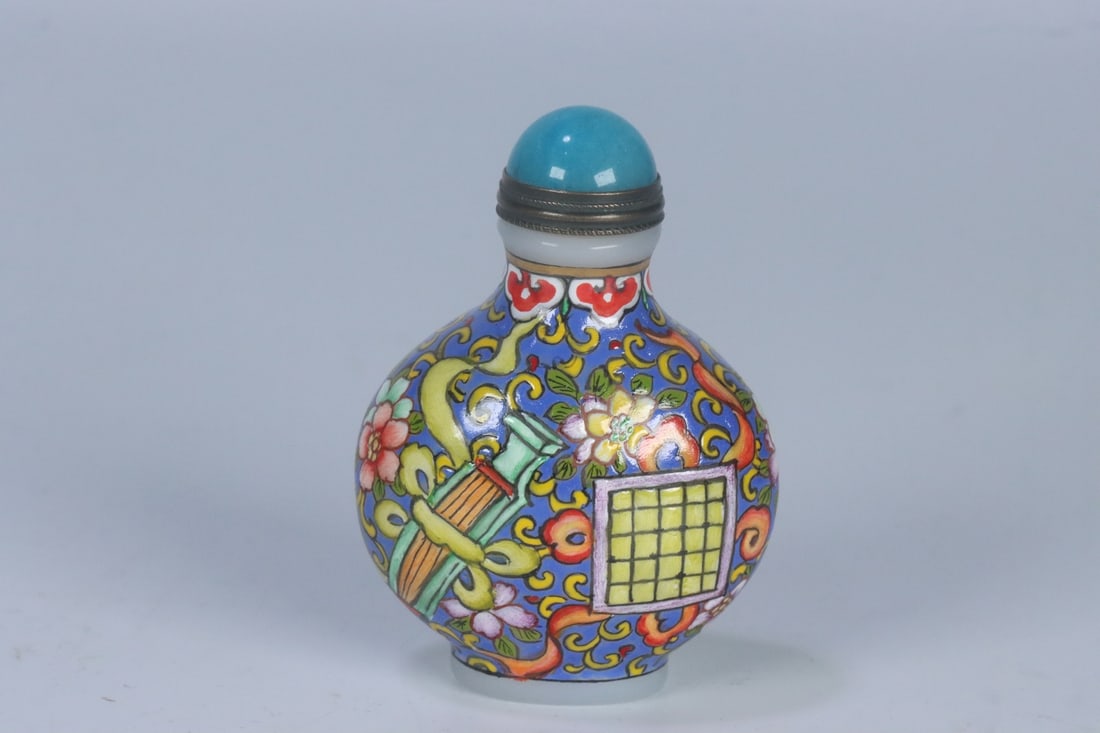 An Exquisite Glass Painted Enamel Flower Pattern Snuff Bottle (1 of 9)