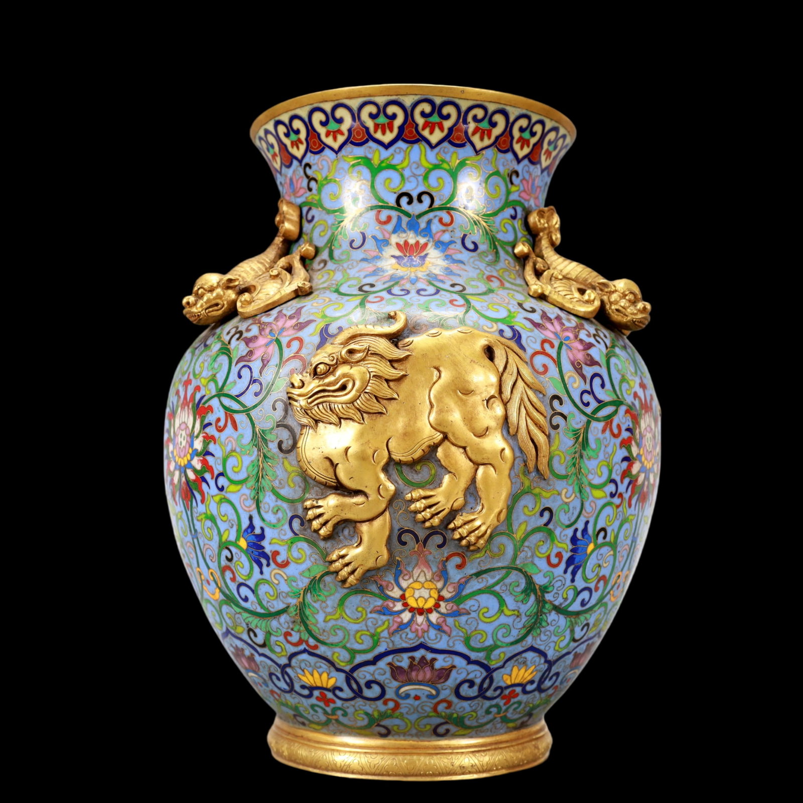 A Exquisite Cloisonne Gilt Bronze Lotus Pattern Auspicious Beast Pattern Vase: A Exquisite Cloisonne Gilt Bronze Lotus Pattern Auspicious Beast Pattern Vase Qing Dynasty, China Qianlong Four-character Mark Size:21cmx21cmx27cm Weight:6600g (The Dimensions Of All Batches Are