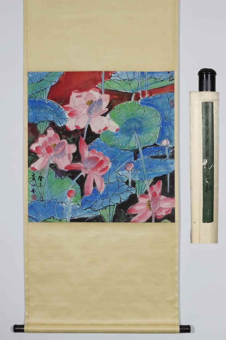 A Chinese Vertical Scroll Ink Painting of Flower on Paper: A Chinese Vertical Scroll Ink Painting of Flower on Paper Huang yongyu Without frame Size:68cmx66cm (The Dimensions Of All Batches Are Manually Measured.If You Need More Detailed Information, Please C