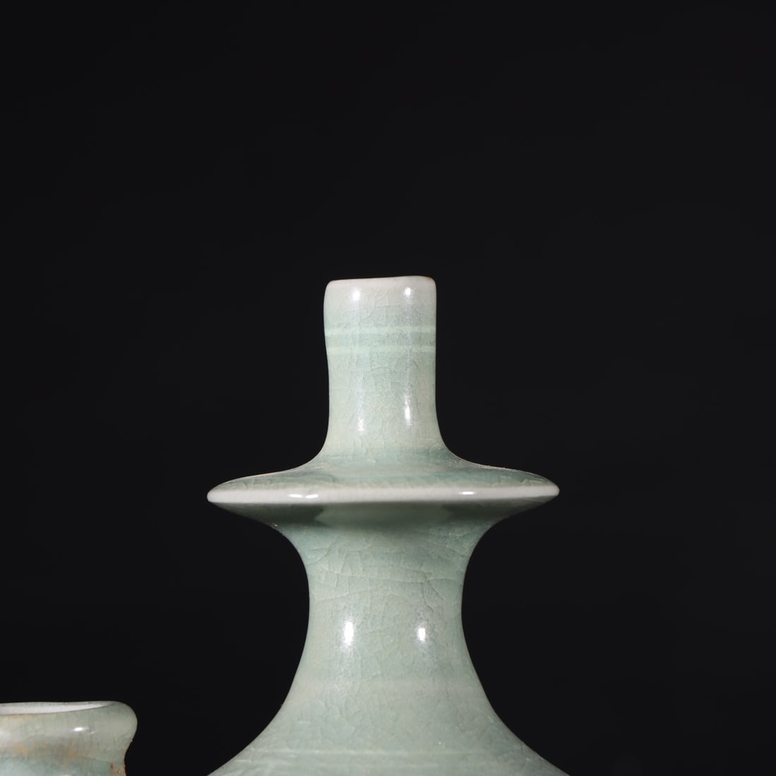 An Exquisite Celadon Crane Pattern Vase - 3