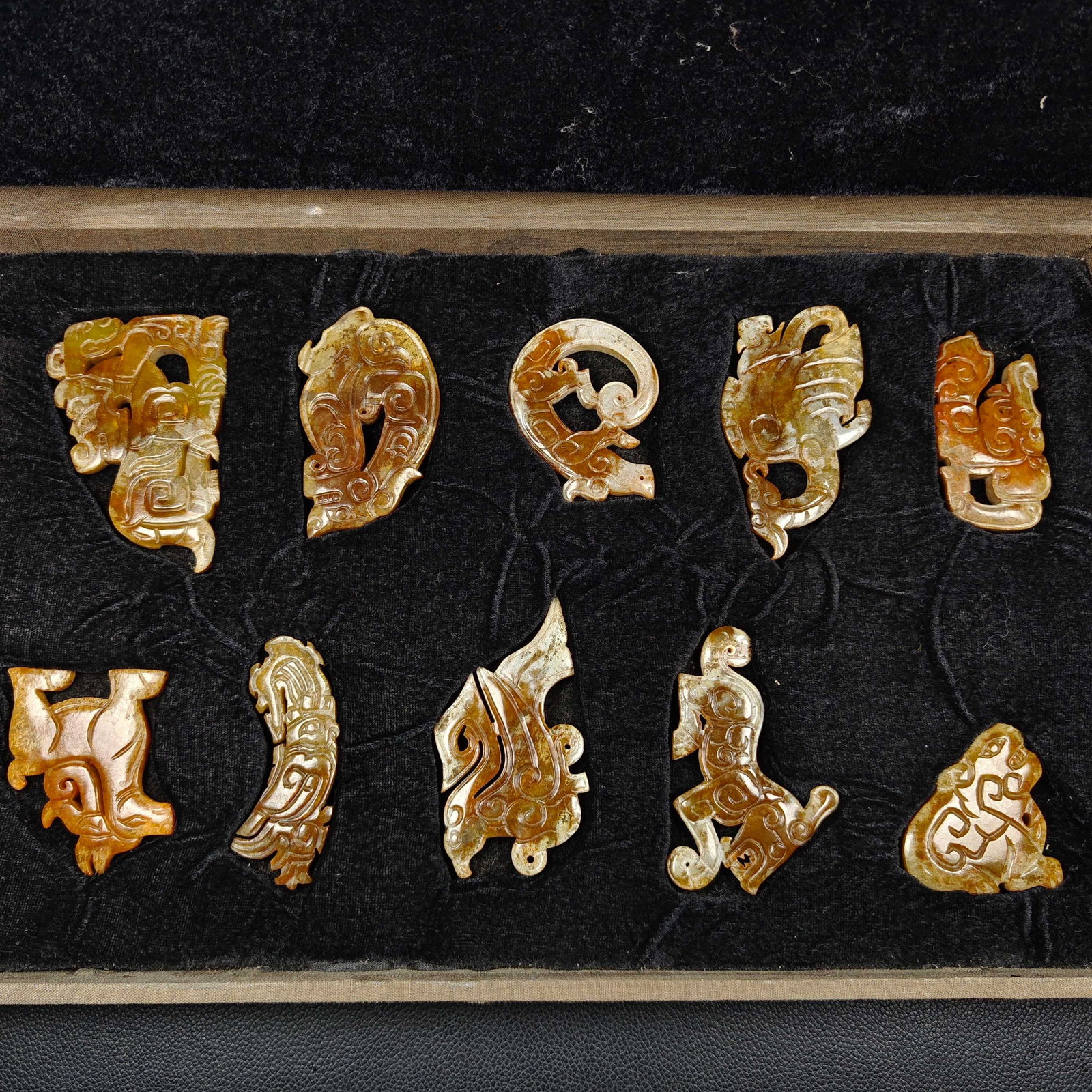 A Set of Fine White Jade With Inscription Auspicious Beast Ornament: A Set of Fine White Jade With Inscription Auspicious Beast Ornament Han Dynasty, China Size:6cmx3cm Size:10cmx7cm Weight:479g (The Dimensions Of All Batches Are Manually Measured.If You Need More Deta