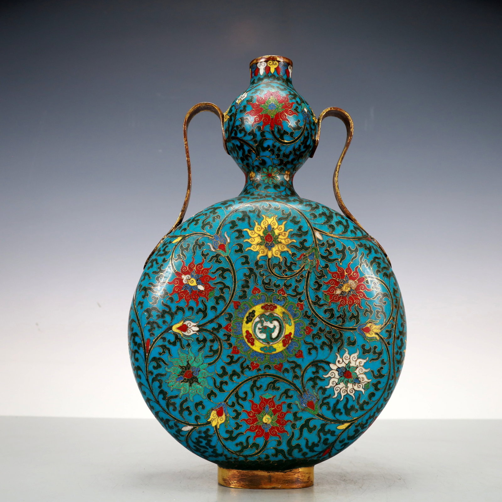 A Exquisite Cloisonne Gilt Bronze Lotus Pattern Dragon Pattern Vase: A Exquisite Cloisonne Gilt Bronze Lotus Pattern Dragon Pattern Vase Ming Dynasty, China Jingtai Six-character Mark Size:23cmx8cmx36cm Weight:2200g (The Dimensions Of All Batches Are Manually Measured.
