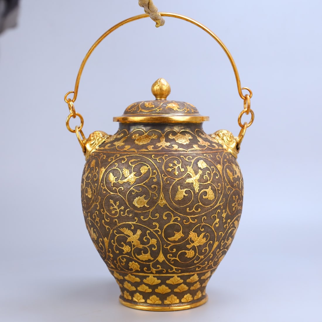 An Exquisite Gilt Bronze Lotus Pattern Flower and Bird Pattern Ewer: An Exquisite Gilt Bronze Lotus Pattern Flower and Bird Pattern Ewer Tang Dynasty, China Zhenguan Four-character Mark Size:31cmx27cm Weight:1900g (The Dimensions Of All Batches Are Manually Measured.If