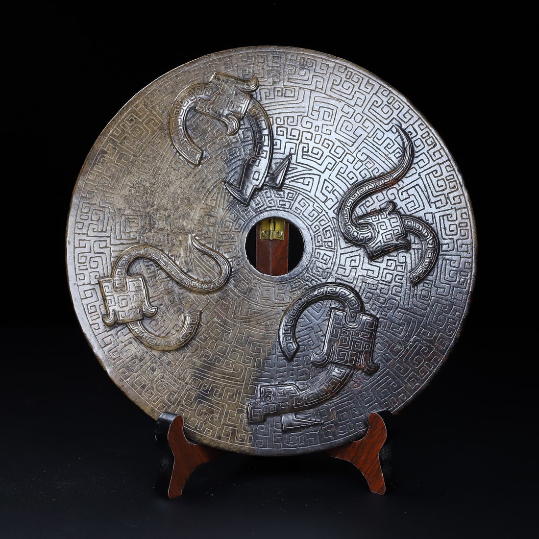 An Exquisite White Jade Ornament - 2