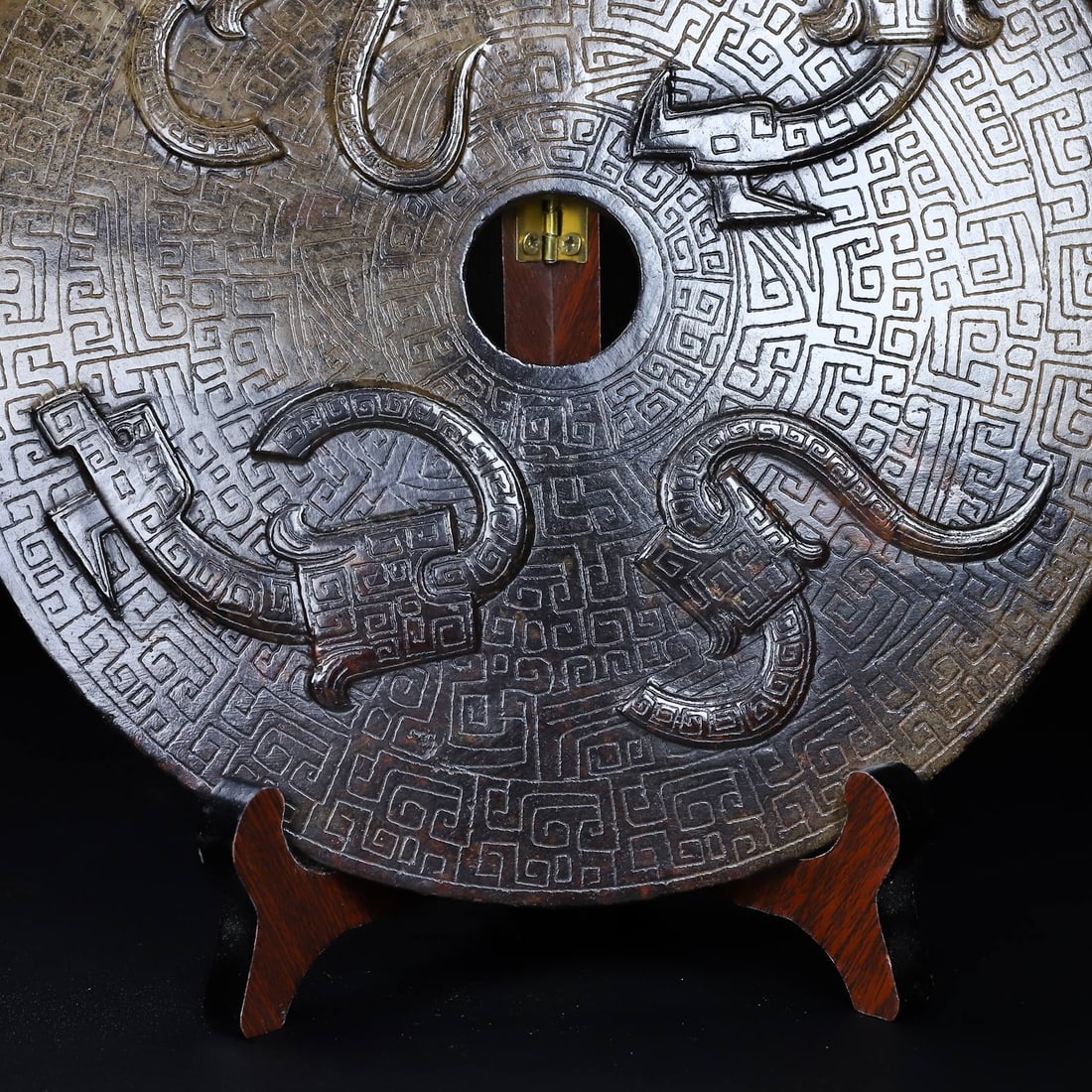 An Exquisite White Jade Ornament - 6
