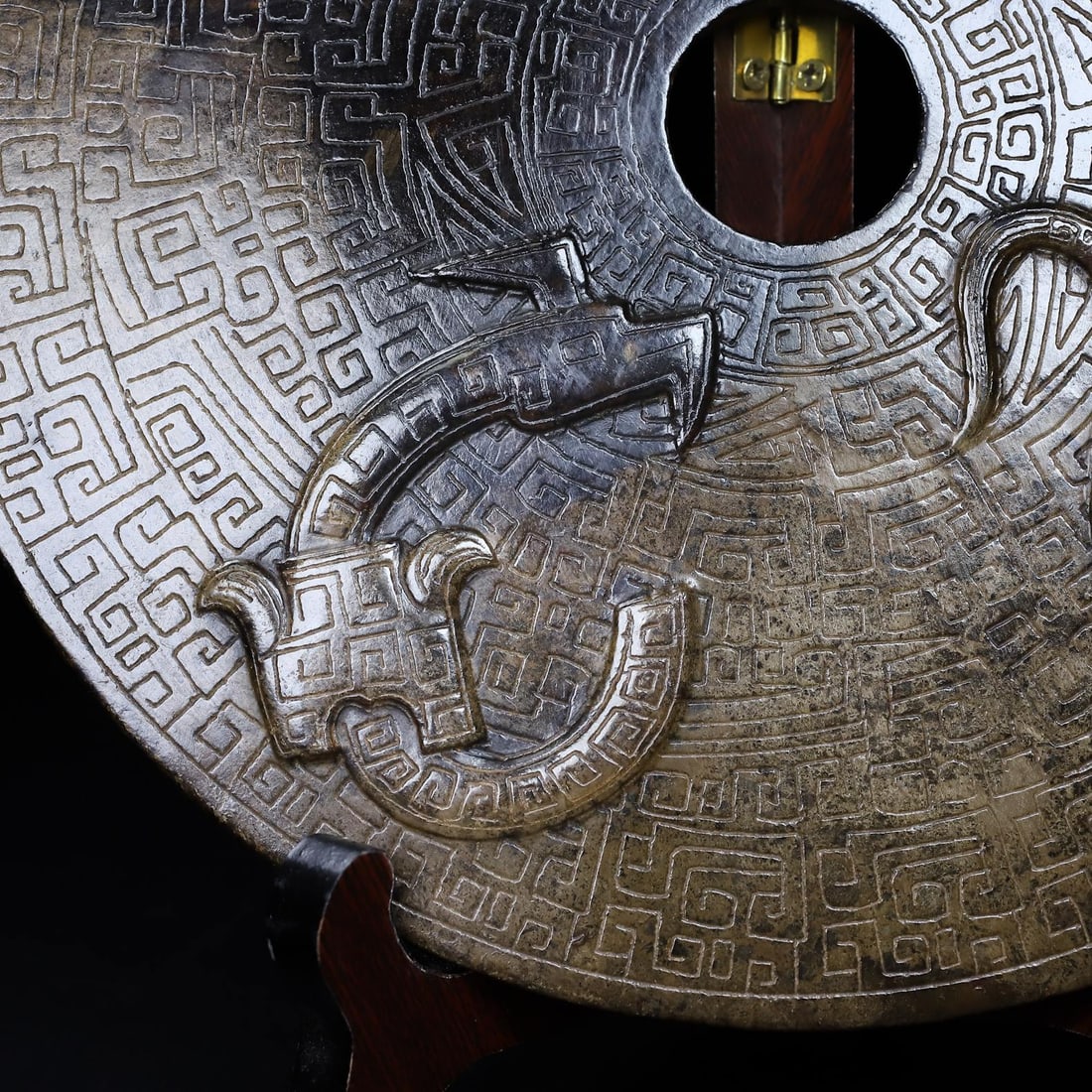 An Exquisite White Jade Ornament - 7