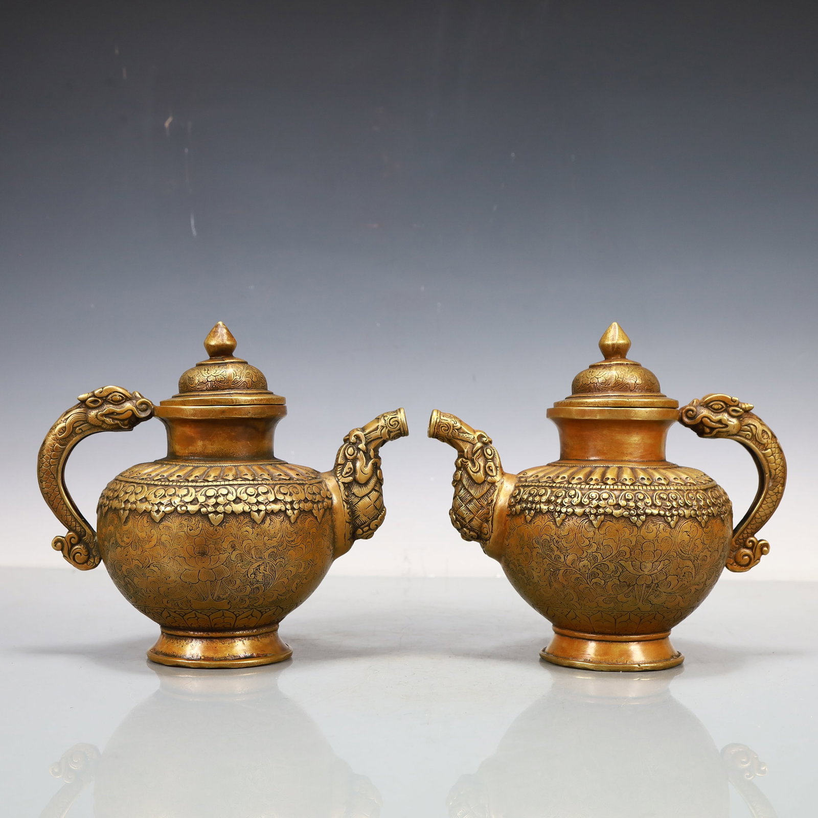 A Exquisite A pair of Coppery Lotus Pattern Ewer: A Exquisite A pair of Coppery Lotus Pattern Ewer Ming Dynasty, China Size:21cmx13cmx20cm Weight:2850g (The Dimensions Of All Batches Are Manually Measured.If You Need More Detailed Information, Please