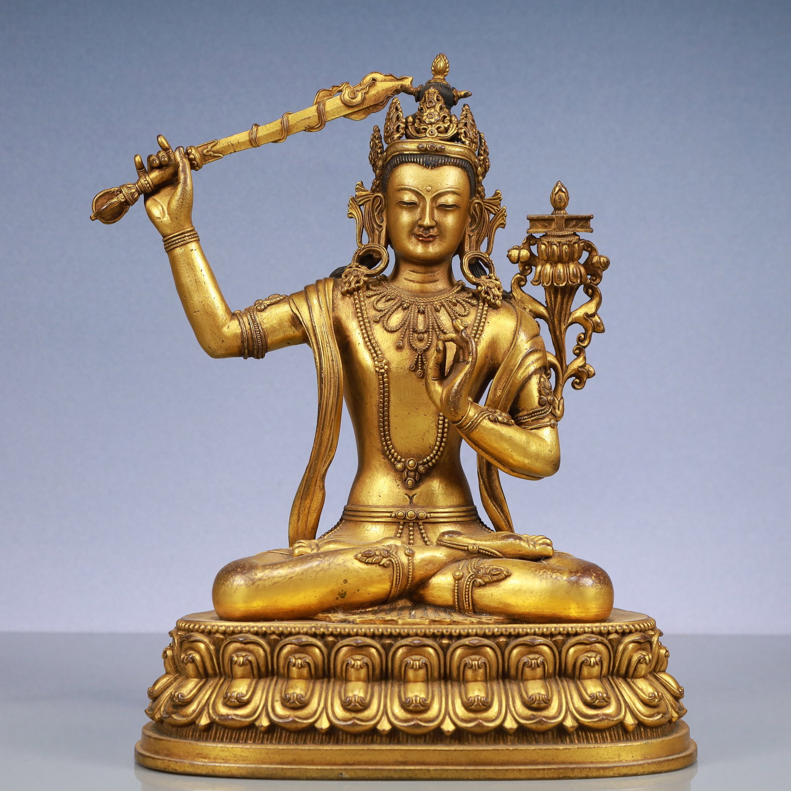 An Exquisite Gilt Bronze Statue of Manjusri: An Exquisite Gilt Bronze Statue of Manjusri Qing Dynasty, China Kangxi Six-character Mark Size:24cmx18cmx31.5cm Weight:5900g (The Dimensions Of All Batches Are Manually Measured.If You Need More Detai
