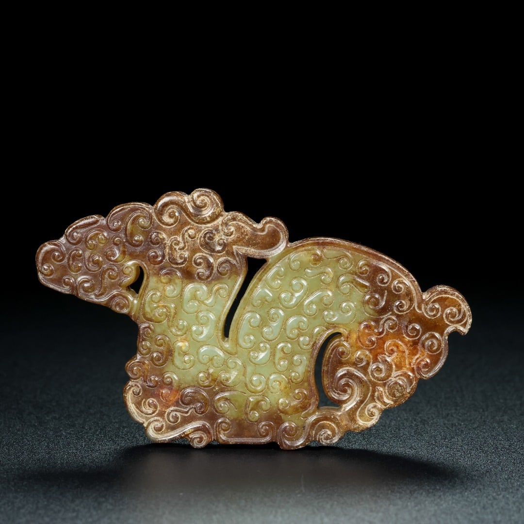 An Exquisite White Jade Dragon Ornament: An Exquisite White Jade Dragon Ornament Han Dynasty, China Size:8.2cmx4.9cmx0.6cm Weight:40.5g (The Dimensions Of All Batches Are Manually Measured.If You Need More Detailed Information, Please Contac