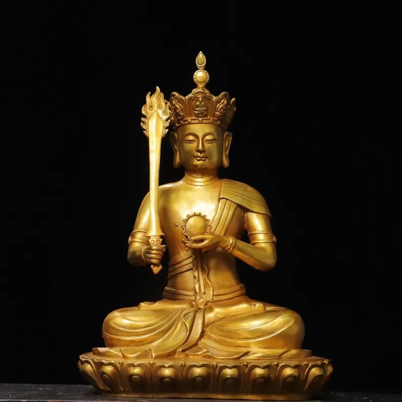 A beautiful Qing Dynasty gilt bronze Buddha statue, pure bronze statue of Bodhisattva Akakong (1 of 9)