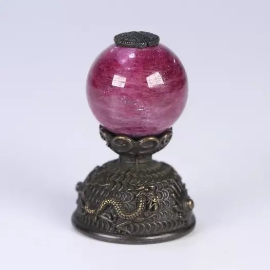 A beautiful Qing Dynasty ruby hat top: Qing Dynasty ruby hat topSIZE:4.7x3cm(The Dimensions Of All Batches Are Manually Measured.If You Need More Detailed Information, Please Contact Our Customer Service Before Bidding.)