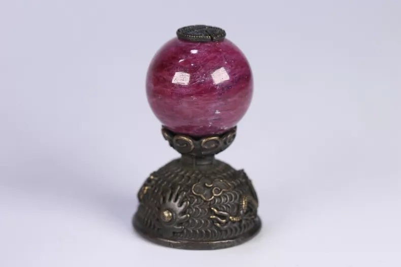 A beautiful Qing Dynasty ruby hat top - 3