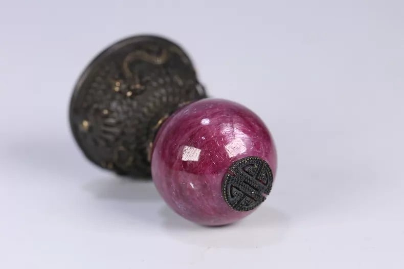 A beautiful Qing Dynasty ruby hat top - 4