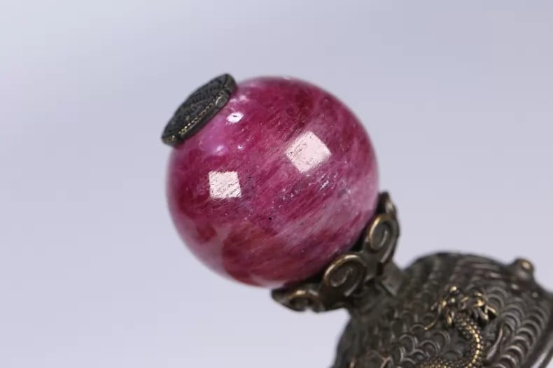 A beautiful Qing Dynasty ruby hat top - 6