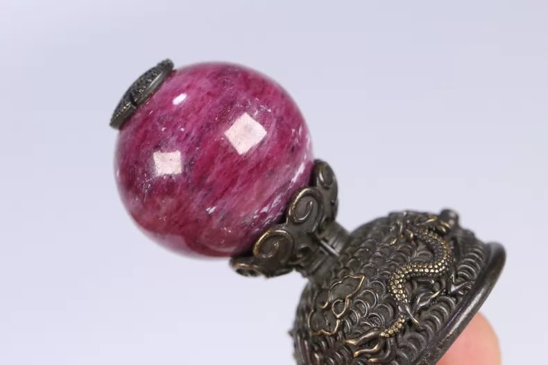 A beautiful Qing Dynasty ruby hat top - 9