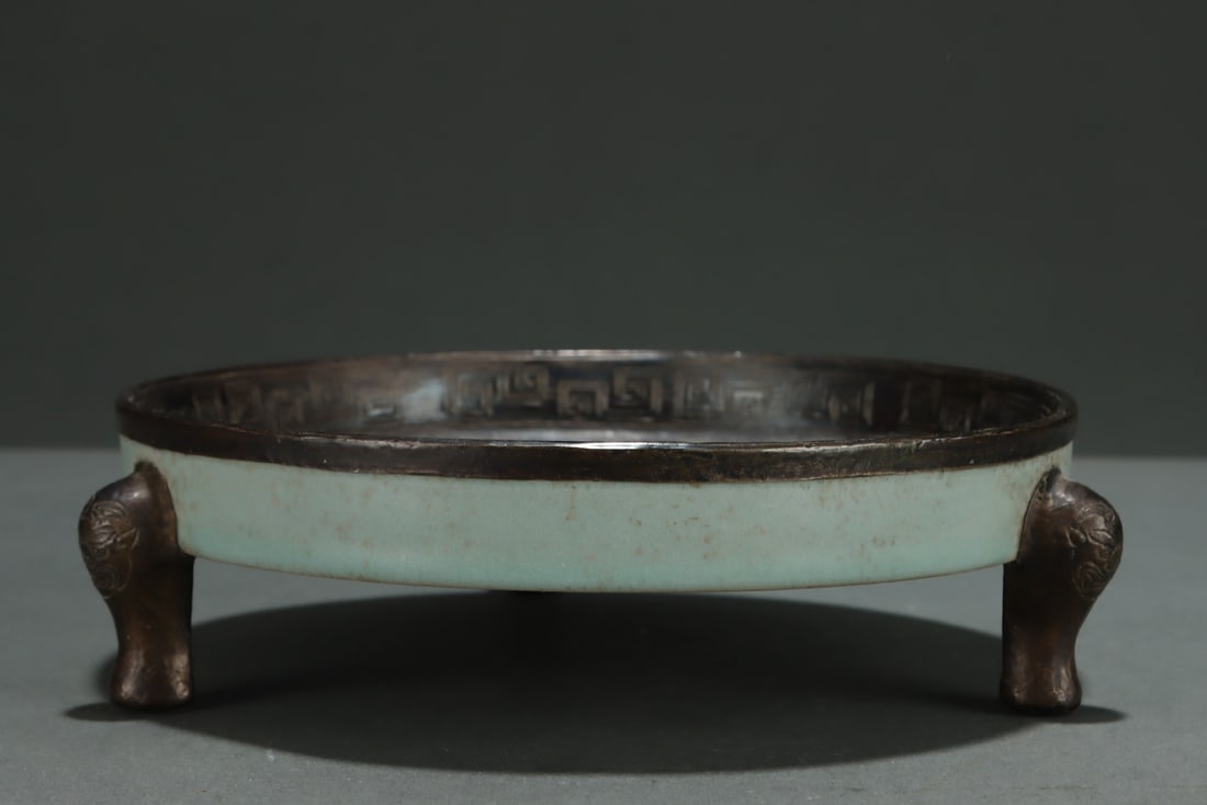 A fine Song Dynasty Ru kiln celadon glaze tin-inlaid engraved Huatang floral beast foot washer (1 of 7)