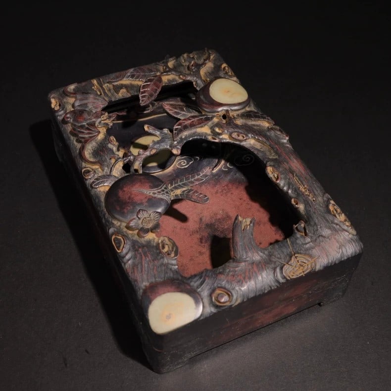 A fine Qing Dynasty Duanshi Lid-covered inkstone: Qing Dynasty Duanshi Covered InkstoneSIZE:L:17.7cm W:11.7cm W:5cm W:1.77kg(The Dimensions Of All Batches Are Manually Measured.If You Need More Detailed Information, Please Contact Our Customer Servic