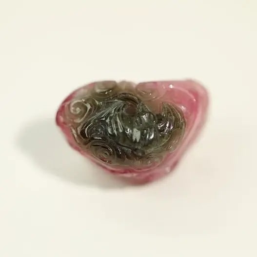 A delicate Qing Dynasty two-tone tourmaline and lingzhi ruyi pendant (1 of 4)