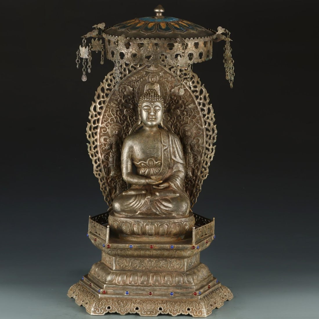 A fine Tang Dynasty Buddhist statue (1 of 9)