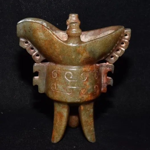 A beautiful Hongshan cultural river-milled jade beast cup: Hongshan Culture River-Milled Jade Beast CupSIZE:W:270g H:11cm(The Dimensions Of All Batches Are Manually Measured.If You Need More Detailed Information, Please Contact Our Customer Service Before Bid