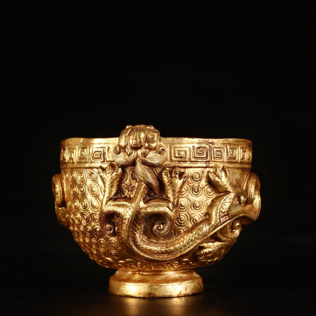 A beautiful Warring States period gilt round cup with a coiled dragon (1 of 9)