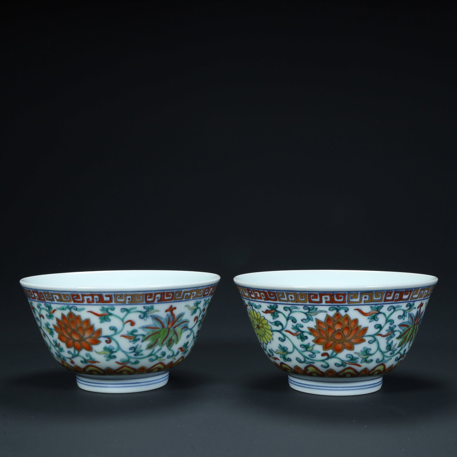A beautiful bowl with Qing dynasty doucai entwined lotus patterns: Qing Dynasty doucai bowl with entwined lotus patternsSIZE:H: 5.5cm L: 10.5cm W: 10.5cm W: 253g(The Dimensions Of All Batches Are Manually Measured.If You Need More Detailed Information, Please Contact