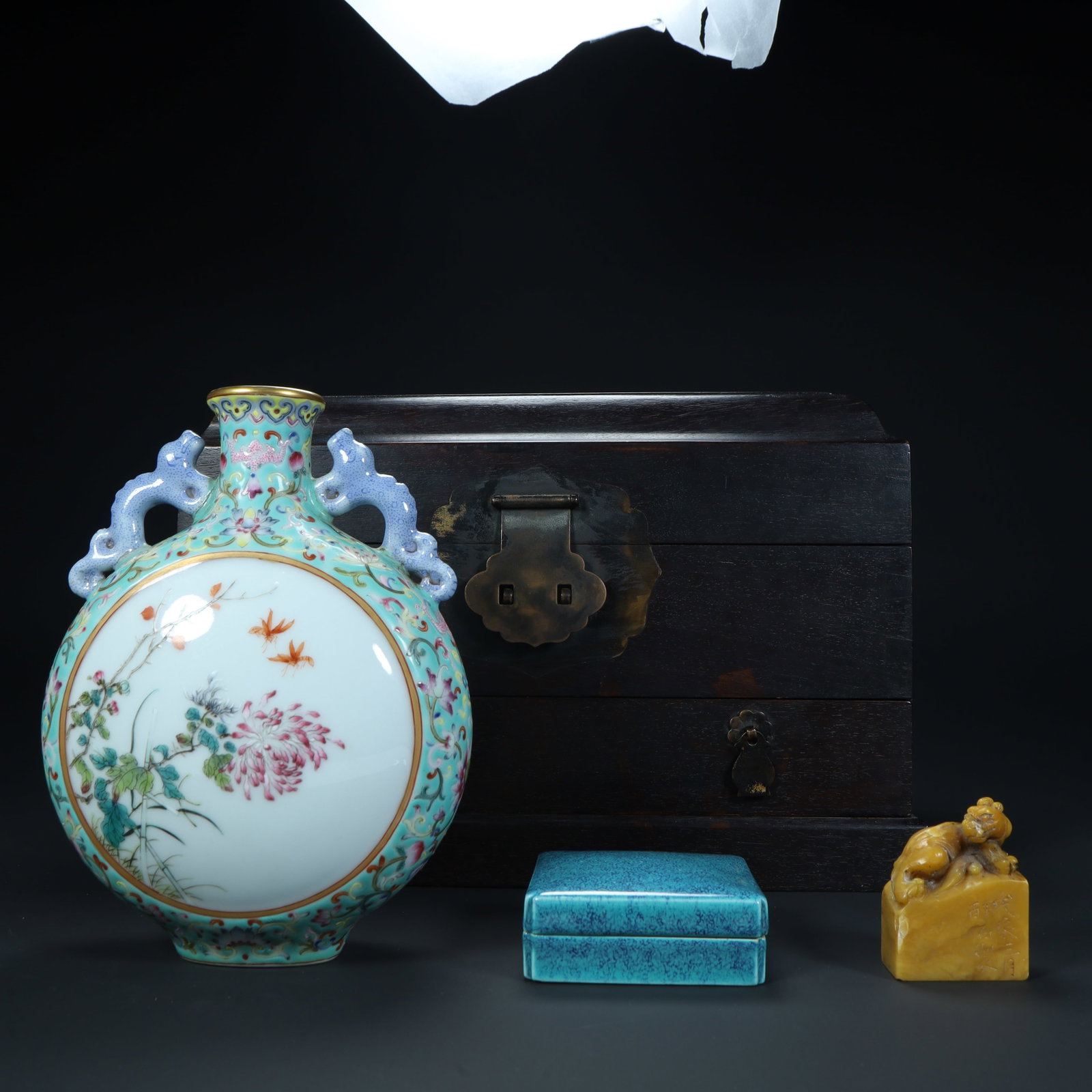 A beautiful combination of study and furnishings (1 of 20)