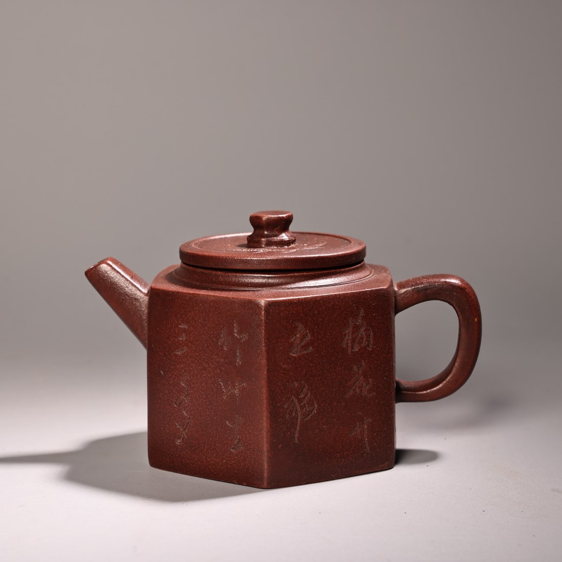 A fine Qing Dynasty red clay purple clay teapot (1 of 9)