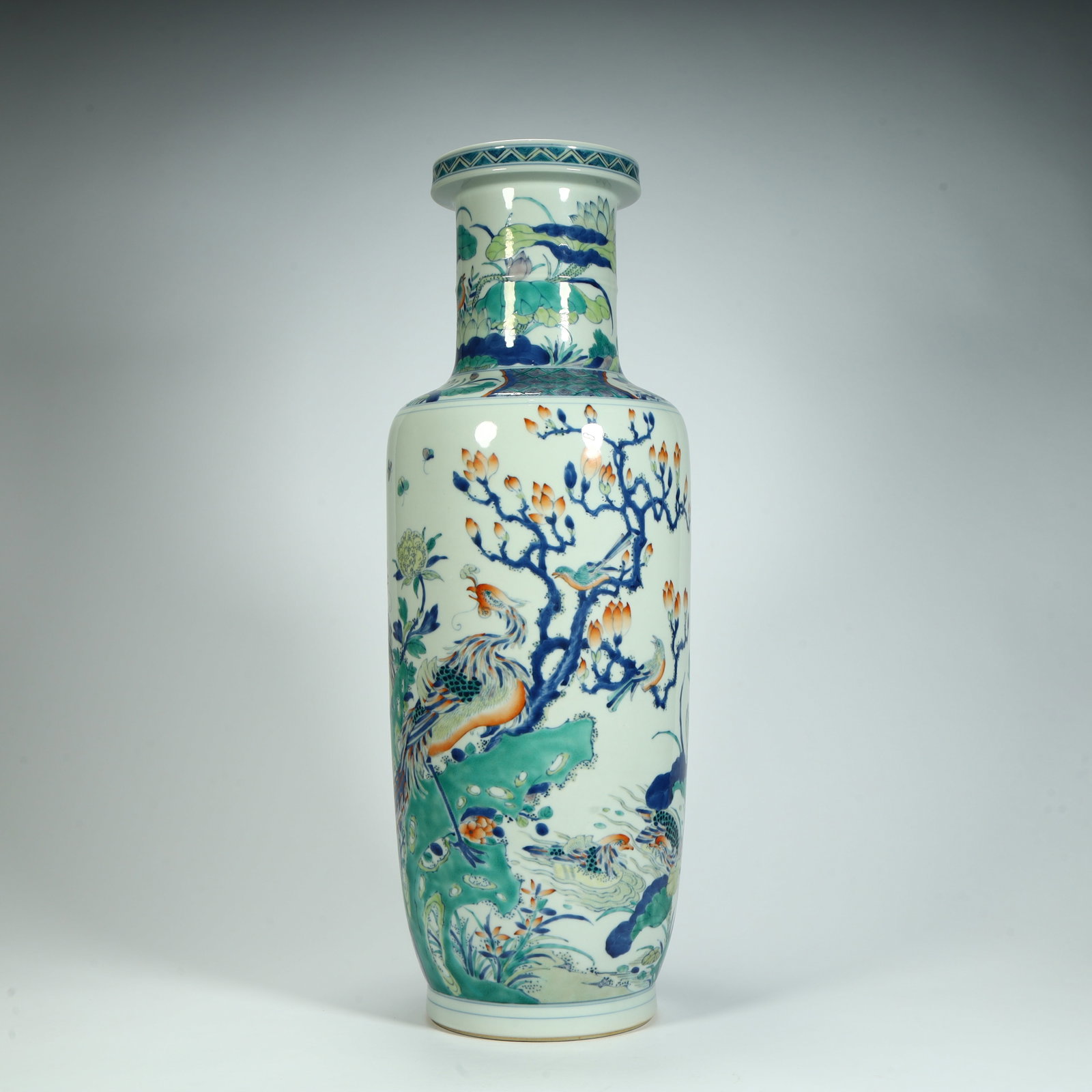 A fine blue-and-white five-colored bird-and-flower patterned mace vase in the style of the Kangxi: A blue-and-white five-colored bird-and-flower floral and mallet vase in the style of the Kangxi period of the Qing DynastySIZE:H: 56cm L: 18cm W: 18cm W: 5.5kg(The Dimensions Of All Batches Are Manual