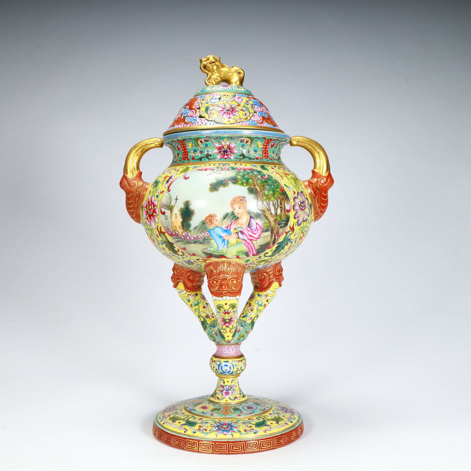 A beautiful Qing Dynasty Qianlong period yellow ground famille rose consecrated Western figure: Qing Dynasty Qianlong Period Yellow Ground Famille Rose Consecrated Western Figure Pattern Three-Legged Incense BurnerSIZE:H: 33cm L: 19cm W: 13.5cm W: 1.4kg(The Dimensions Of All Batches Are Manually