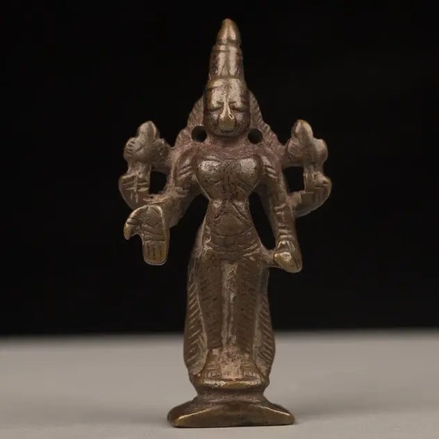 A beautiful Qing Dynasty Fingertip Wondrous Buddha Body: The Fingertip Wondrous Buddha of the Qing DynastySIZE:H:6.8cm W:2cm(The Dimensions Of All Batches Are Manually Measured.If You Need More Detailed Information, Please Contact Our Customer Service Befor