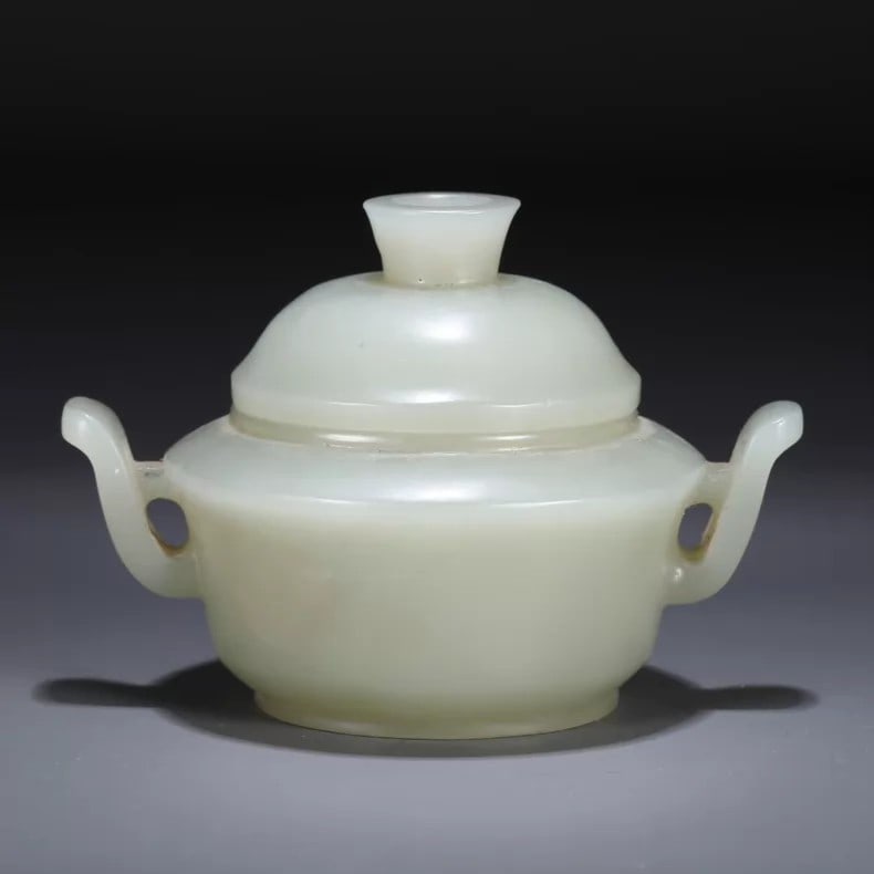 A fine Qing Dynasty Hetian jade double-lid jar (1 of 9)