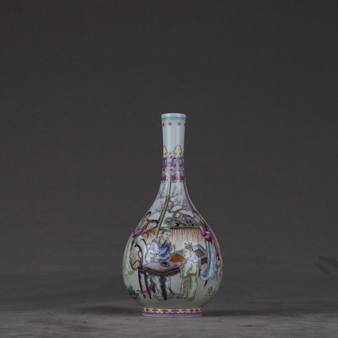 A fine Qing Dynasty Qianlong enamel figure story vase: Qing Dynasty Qianlong Period Enamel Story Vase with CharactersSIZE:H:16 cm D:8 cm(The Dimensions Of All Batches Are Manually Measured.If You Need More Detailed Information, Please Contact Our Customer
