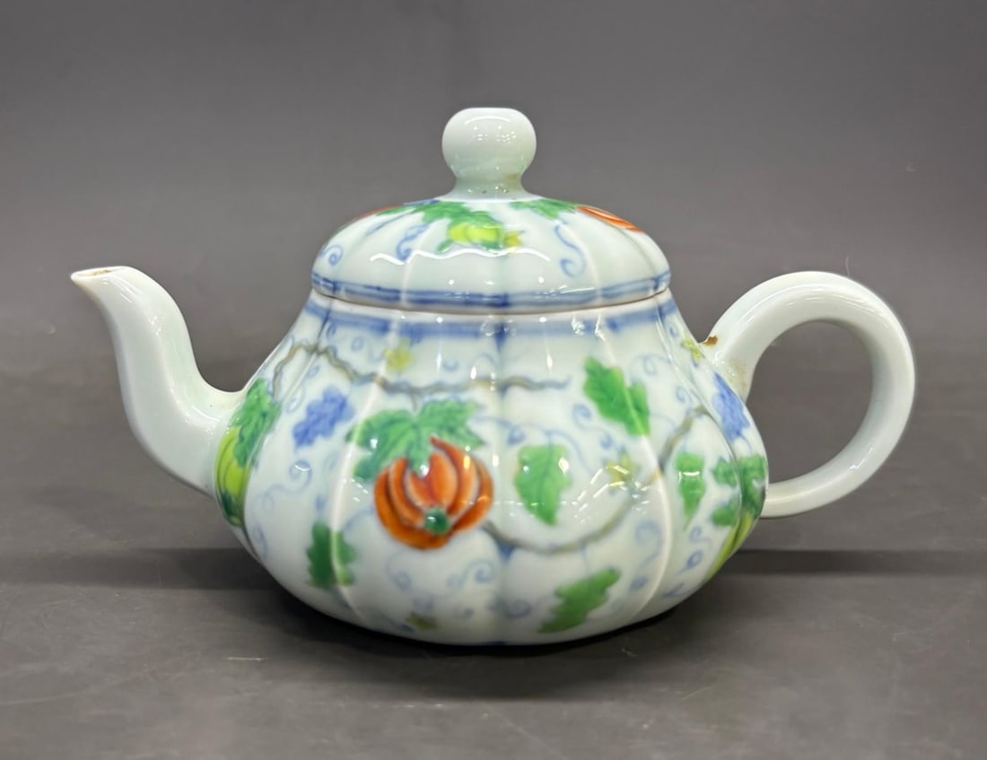 A fine Ming Dynasty Chenghua doucai melon and fruit patterned teapot (1 of 9)