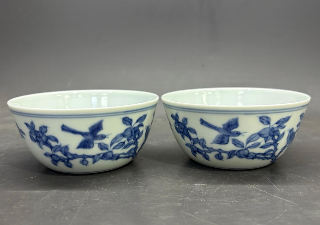 A fine Ming Dynasty Chenghua blue-and-white brocade flower-and-bird pattern reclining foot cup (1 of 9)