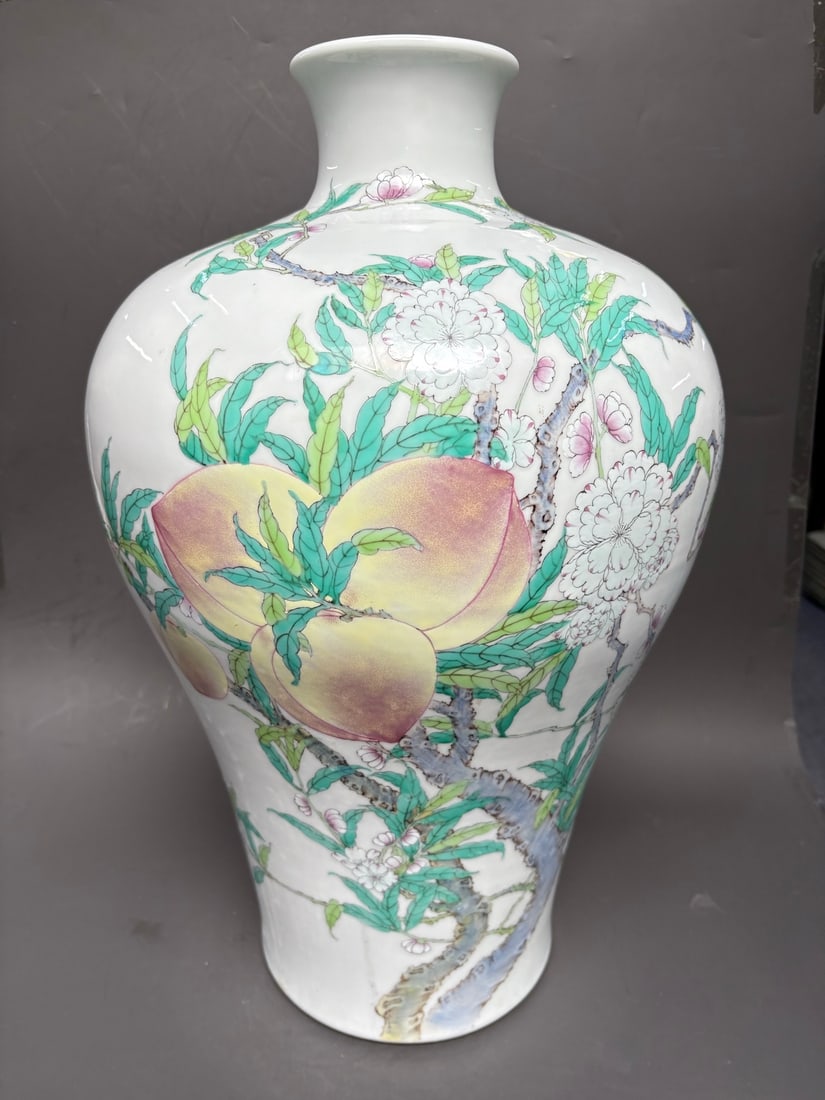 A beautiful Qing Dynasty Yongzheng famille rose plum vase with nine peach motifs: Qing Dynasty Yongzheng famille rose plum vase with nine peach motifsSIZE:H:55.5cm W:38cm(The Dimensions Of All Batches Are Manually Measured.If You Need More Detailed Information, Please Contact Our C