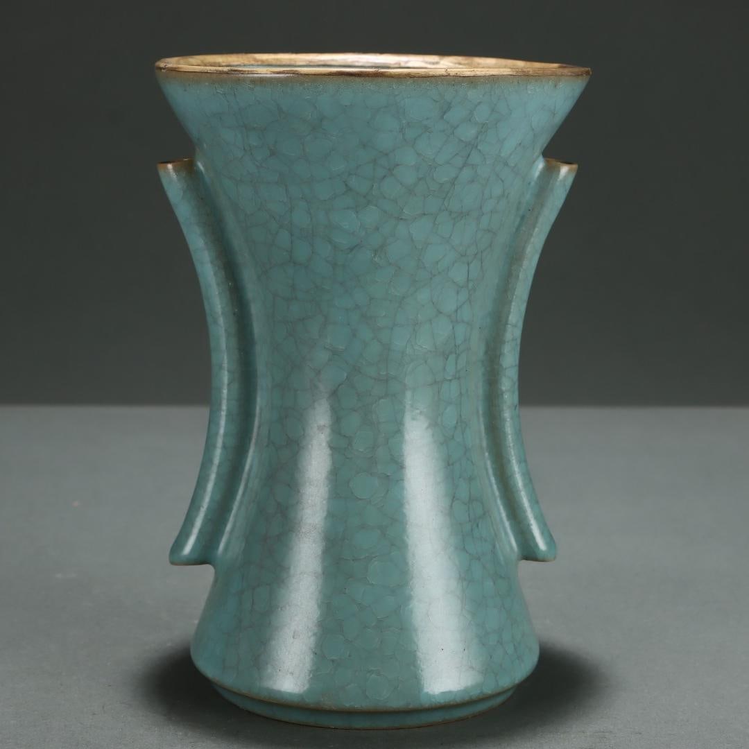 A fine Song Dynasty Ru kiln sky-blue glazed halberd-ear gut-shaped zun with a waist cord (1 of 9)