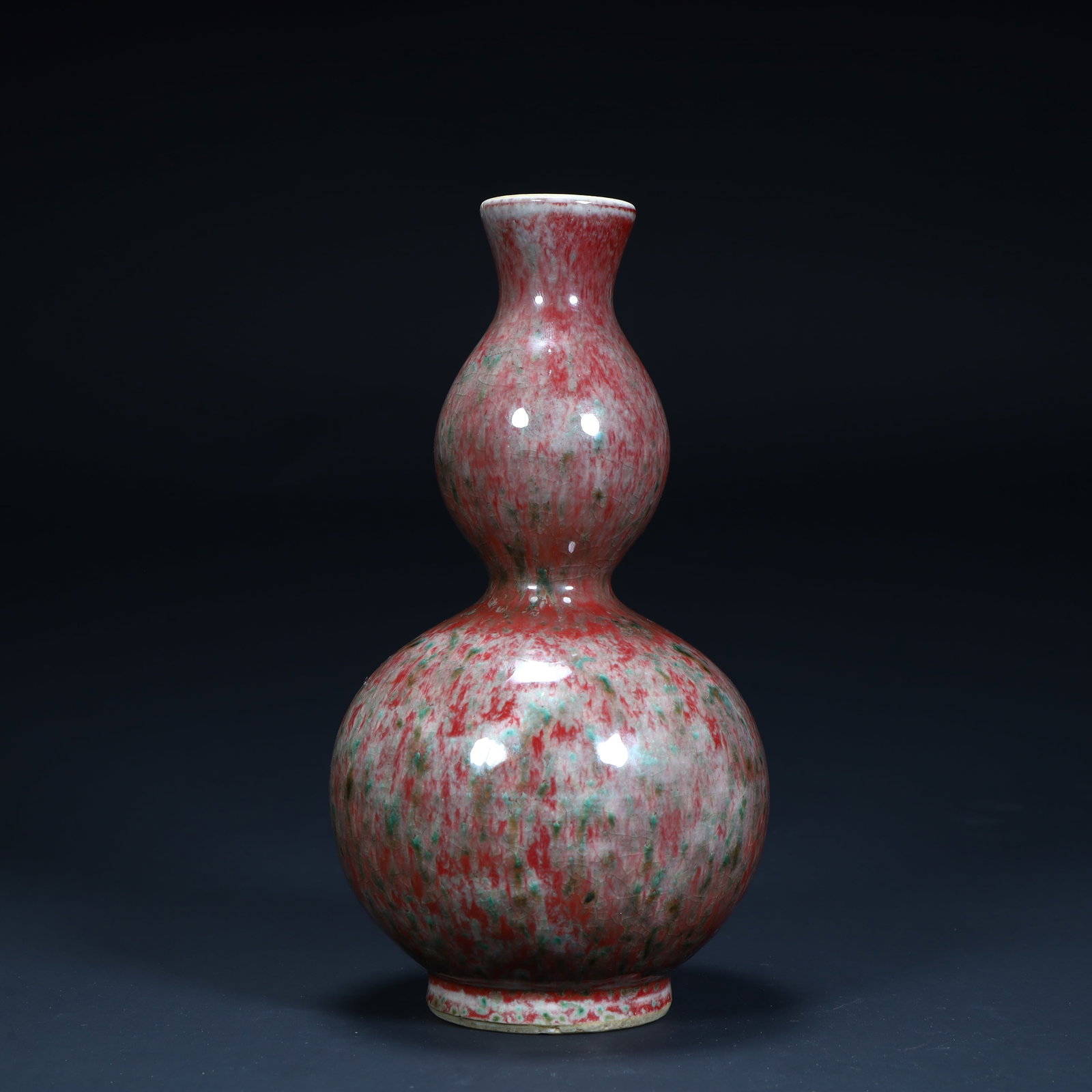 A fine Qing Dynasty cowpea red-glazed gourd vase (1 of 10)