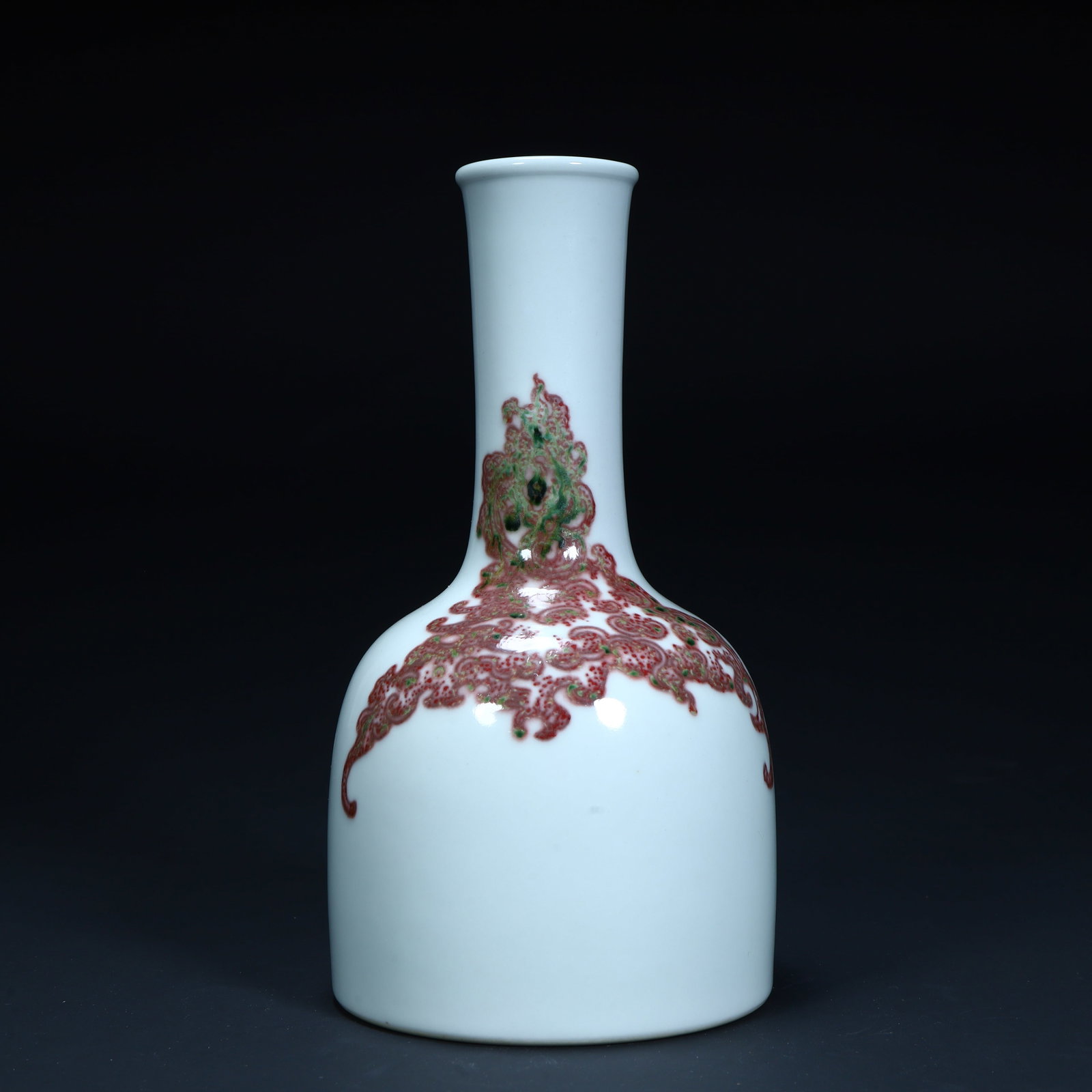 A beautiful Qing Dynasty Kangxi-style underglaze red kui dragon bell-shaking zun vessel: Qing Dynasty Kangxi-style underglaze red kui dragon pattern, bell-shaking zun vesselSIZE:H: 20cm L: 10.5cm W: 10.5cm W: 541.5g(The Dimensions Of All Batches Are Manually Measured.If You Need More Deta