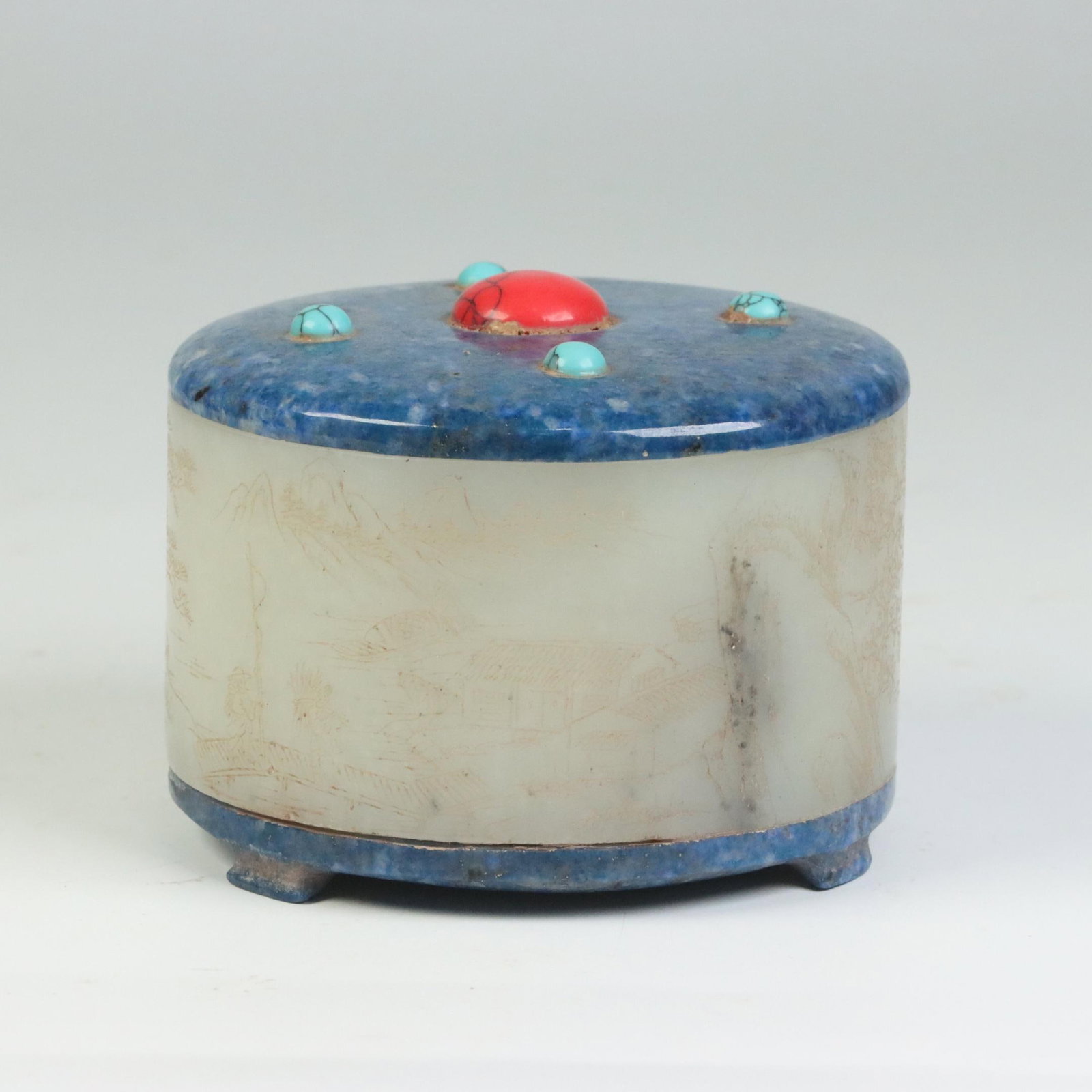 A fine Qing Dynasty lapis lazuli inlaid Hetian jade case with stories of characters, poems, and: Qing Dynasty lapis lazuli inlaid Hetian jade cover box with stories and poems of Hetian jadeSIZE:7.6x9.4cm W:563g(The Dimensions Of All Batches Are Manually Measured.If You Need More Detailed Informat