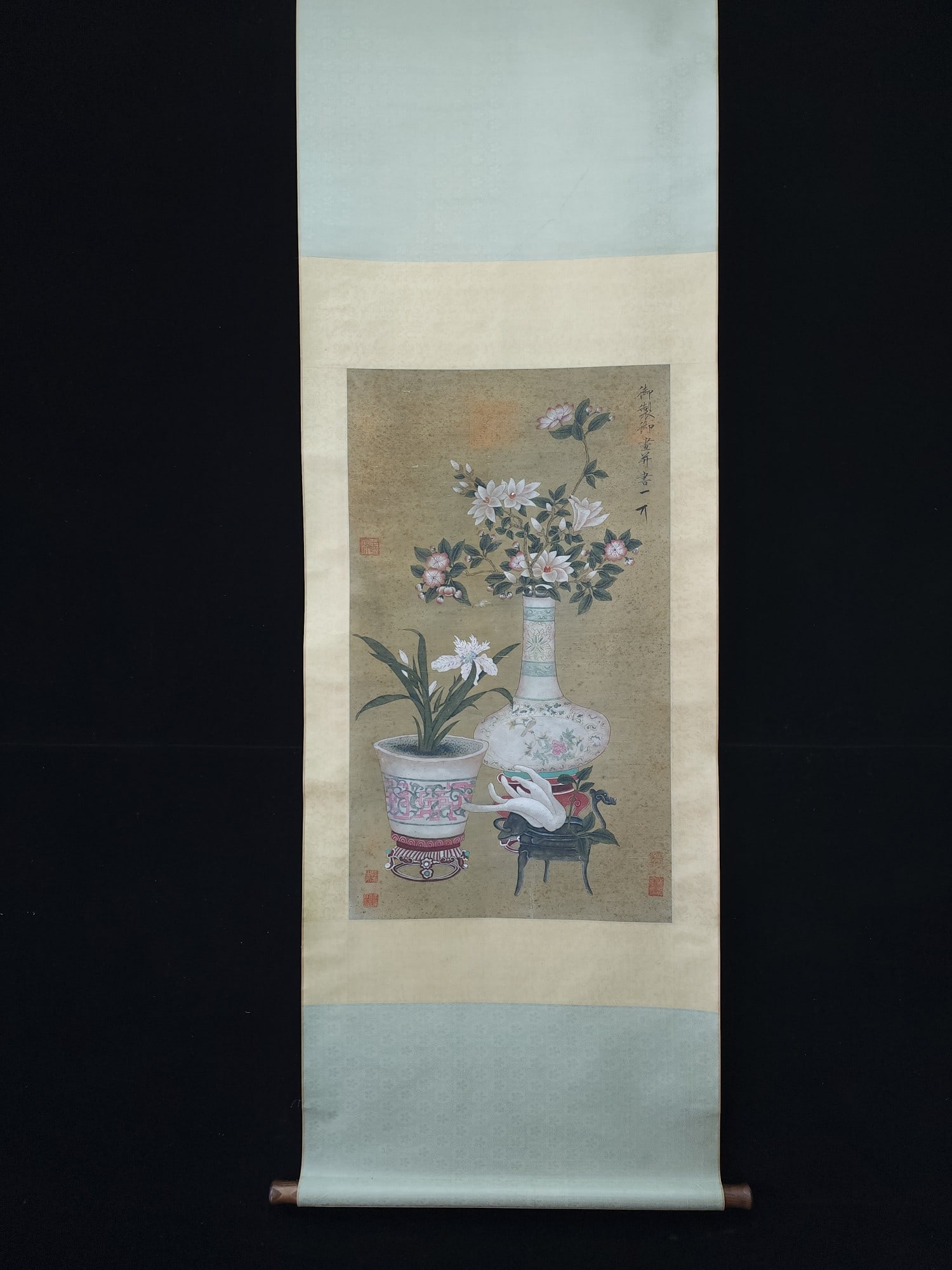 A beautiful silk floral painting by Emperor Huizong of the Song Dynasty (1 of 9)