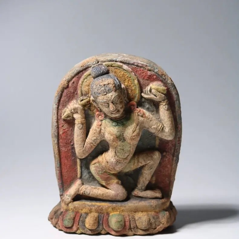 A beautifully painted Tsa Tsa in the style of Tibetan tradition from the Qing Dynasty: Qing Dynasty Tibetan-style painted tsasaSIZE:H:13.5cm W:10.5cm(The Dimensions Of All Batches Are Manually Measured.If You Need More Detailed Information, Please Contact Our Customer Service Before Bid