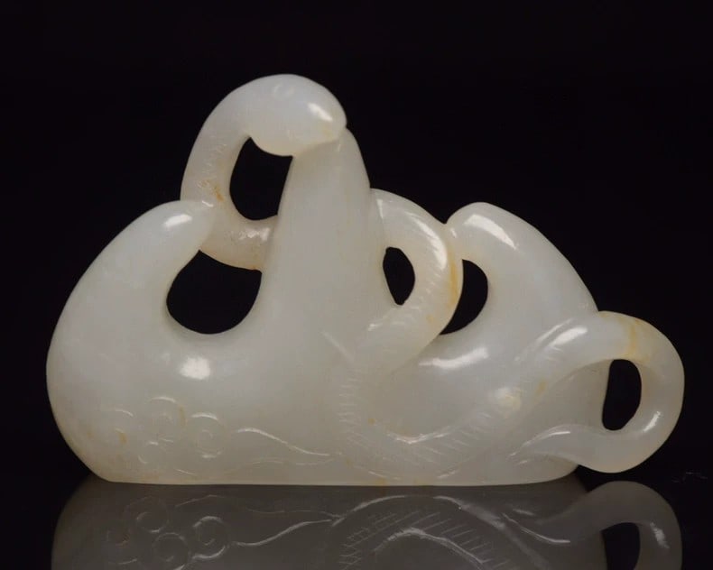 A fine Qing Dynasty Hetian jade brush holder: Qing Dynasty Hetian jade brush holderSIZE: 6.9x4.3x1.6 cm W: 56 g(The Dimensions Of All Batches Are Manually Measured.If You Need More Detailed Information, Please Contact Our Customer Service Before 