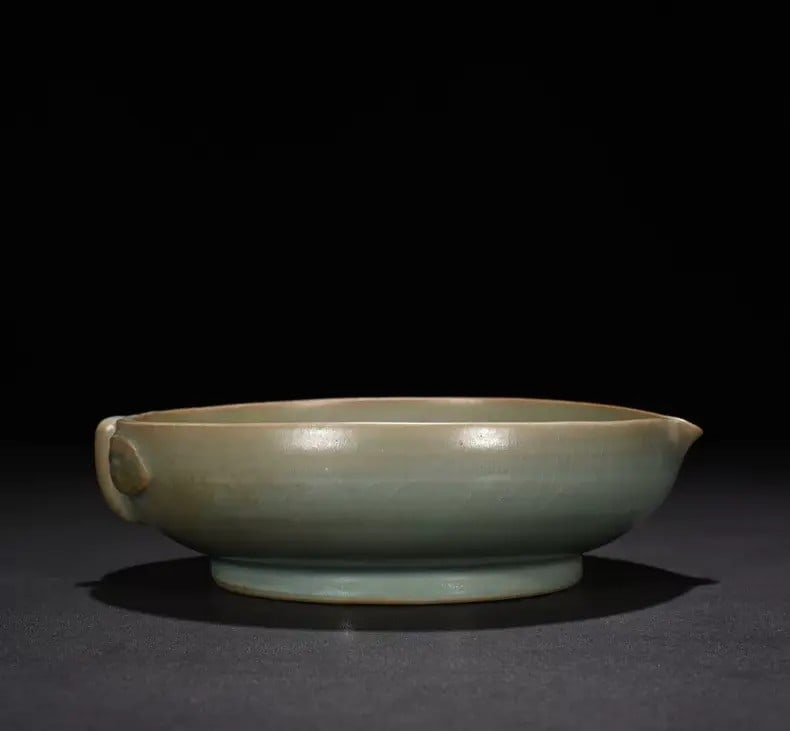 A fine Song Dynasty Ru kiln sky-blue glazed inscription peach-shaped washbasin (1 of 8)