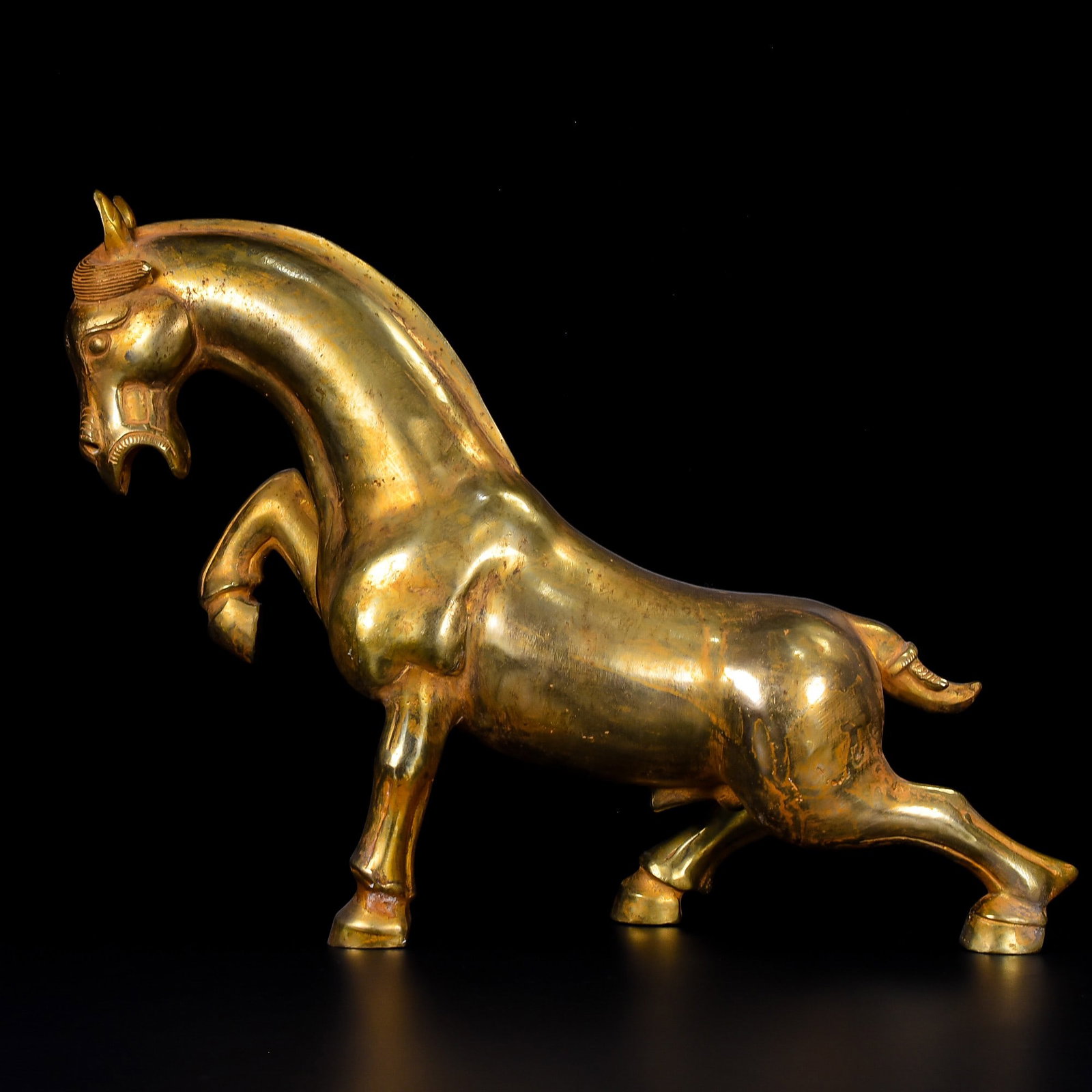 A beautiful Warring States bronze gilded horse (1 of 9)